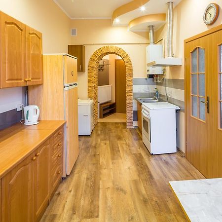 Rynok Square 5 Зі Світлом! Appartement Lviv Buitenkant foto
