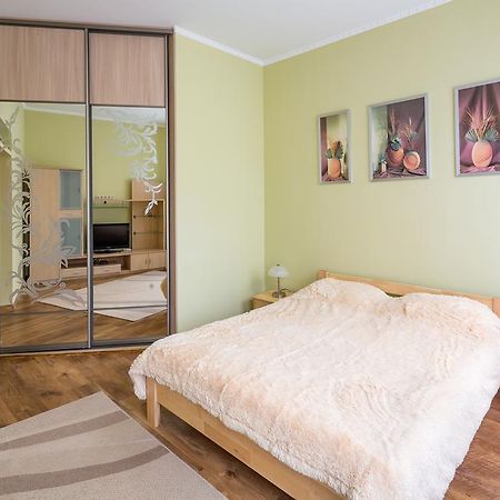 Rynok Square 5 Зі Світлом! Appartement Lviv Buitenkant foto