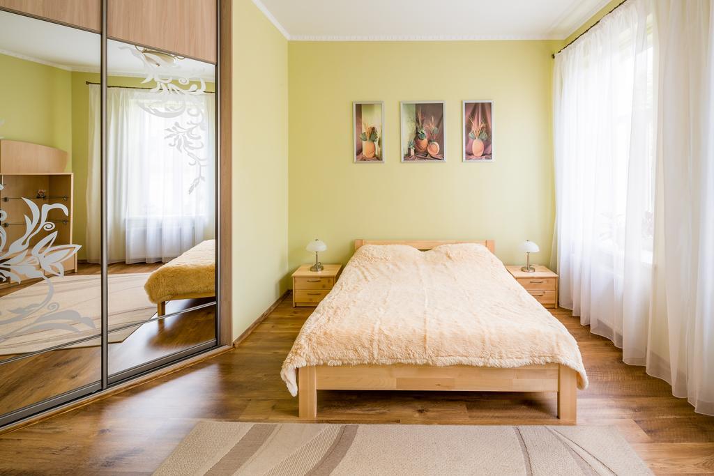 Rynok Square 5 Зі Світлом! Appartement Lviv Buitenkant foto