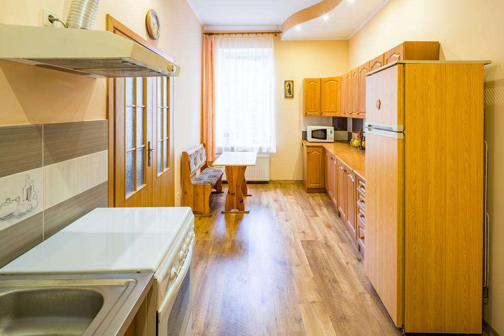 Rynok Square 5 Зі Світлом! Appartement Lviv Buitenkant foto