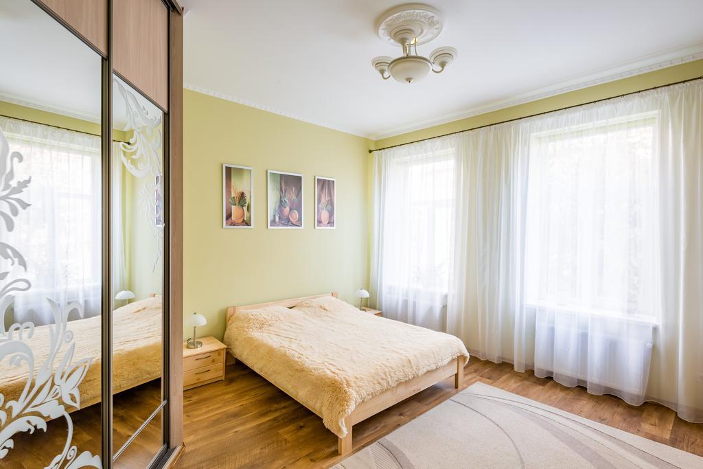 Rynok Square 5 Зі Світлом! Appartement Lviv Buitenkant foto